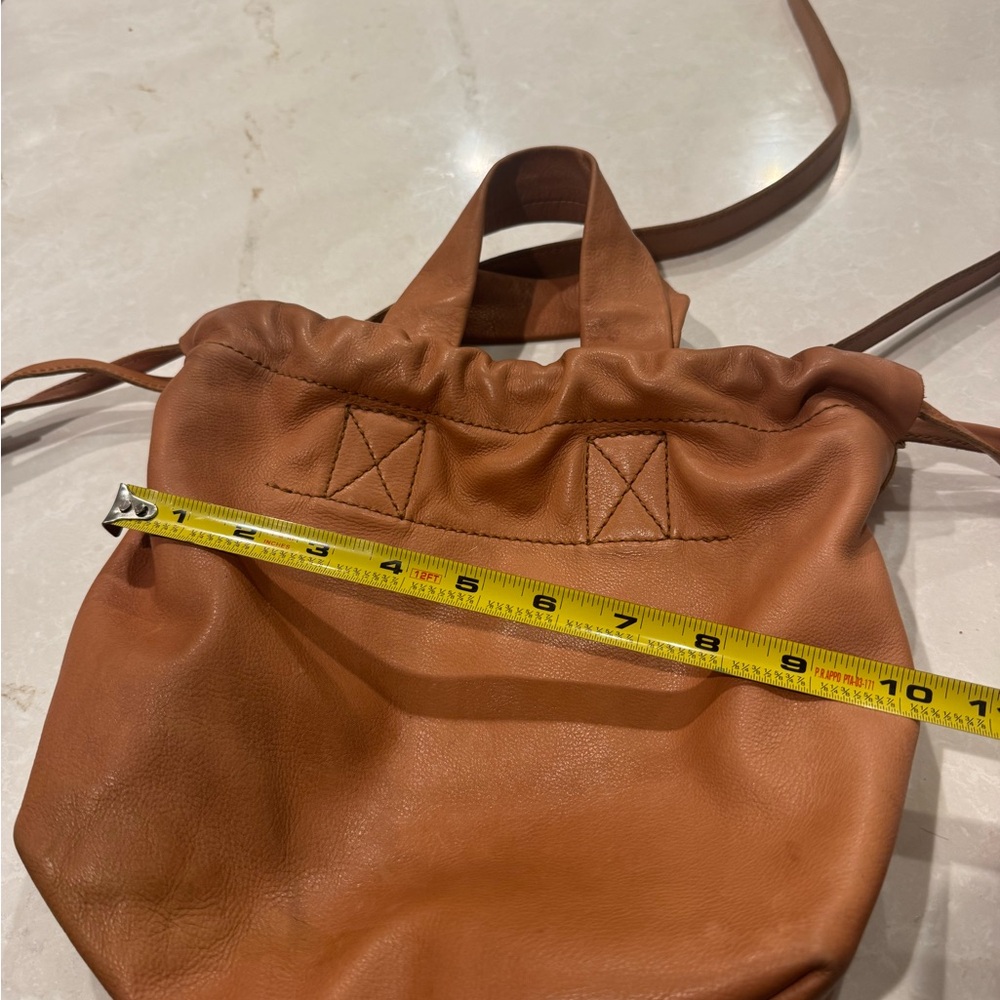 Camel Brown soft leather Madewell piazza crossbody bag purse 8x8 - Picture 8 of 8